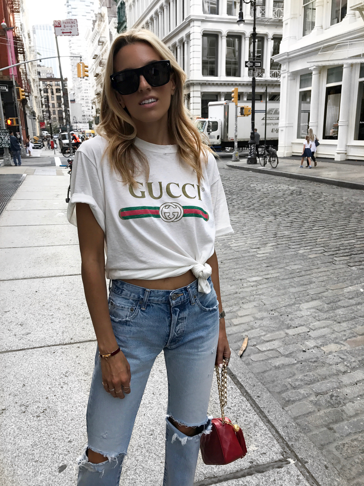 New York City, USA. 08th Sep, 2017. Blogger Lisa DiCicco Cahue walking on  the street during New York Fashion Week - Sept 8, 2017 - Photo: Runway  Manhattan/Valentina Ranieri ***For Editorial Use
